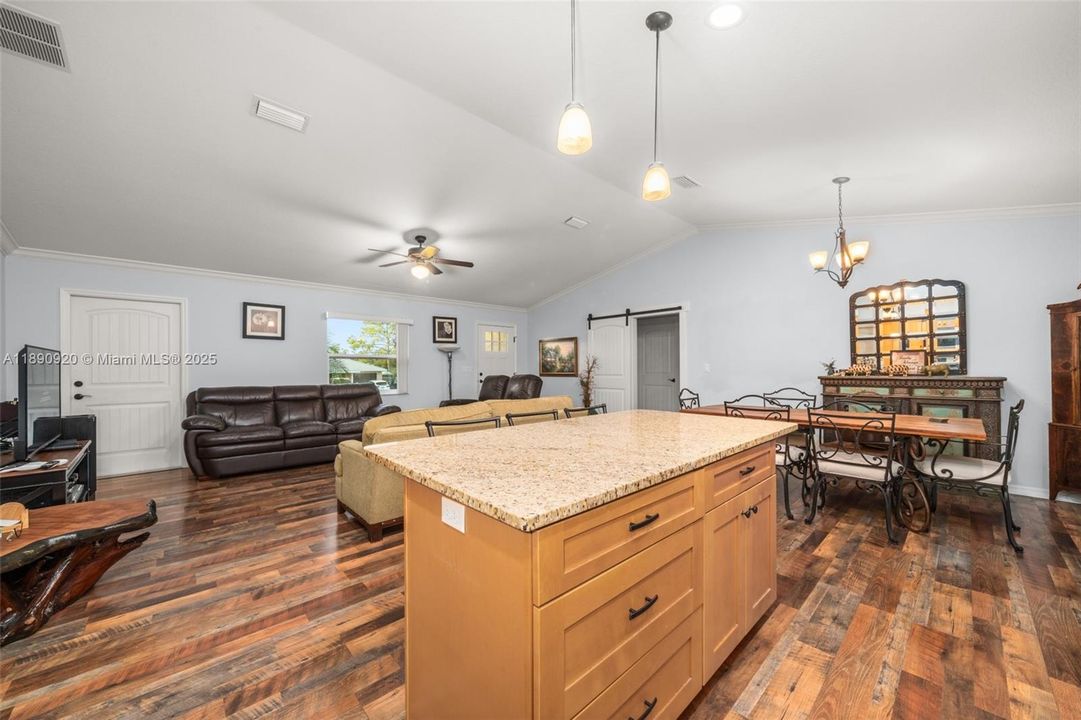 На продажу: $305,000 (3 спален, 0 ванн, 1449 Квадратных фут)