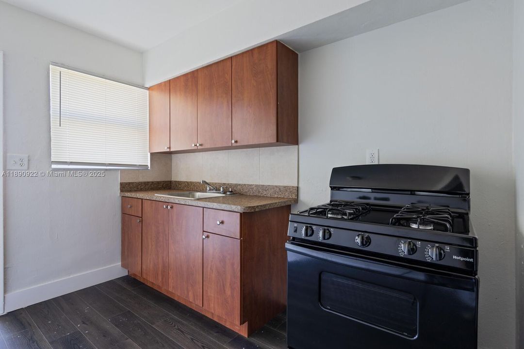 Active With Contract: $1,575 (2 beds, 1 baths, 11536 Square Feet)