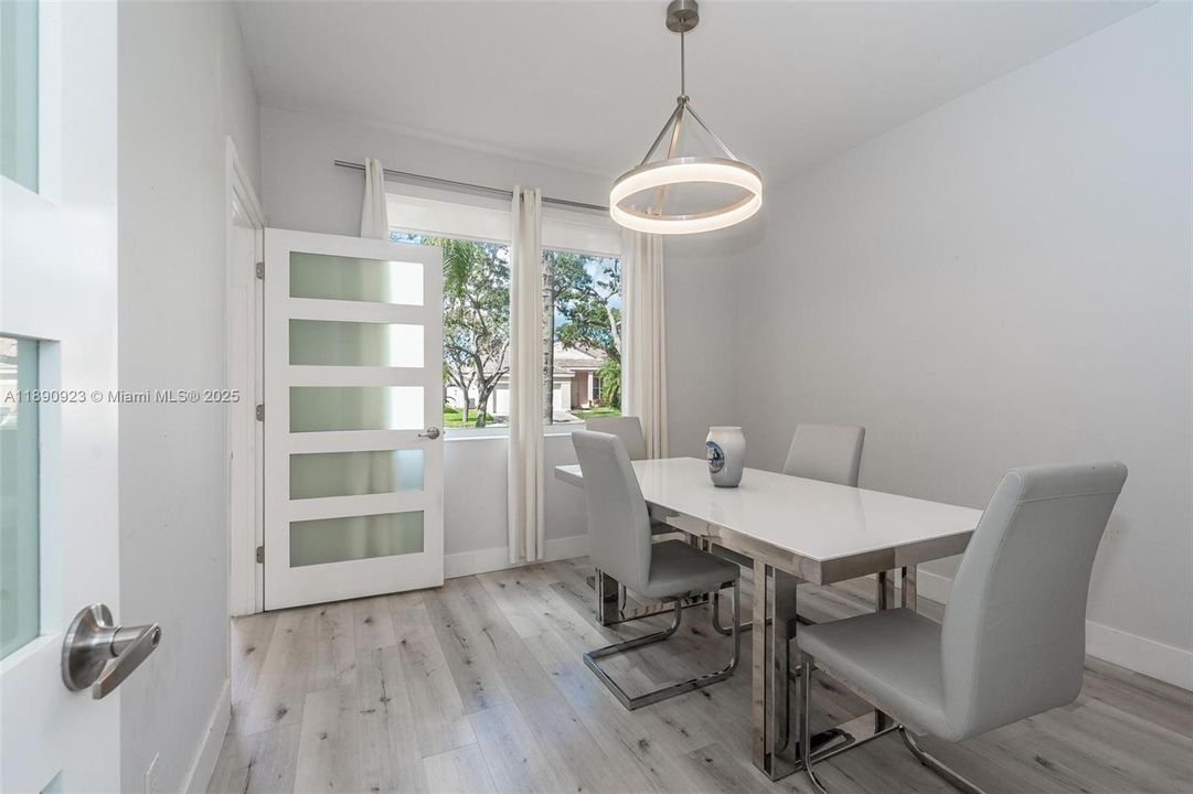 最近租的: $5,300 (4 贝兹, 2 浴室, 2133 平方英尺)