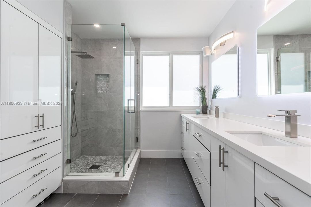 最近租的: $5,300 (4 贝兹, 2 浴室, 2133 平方英尺)