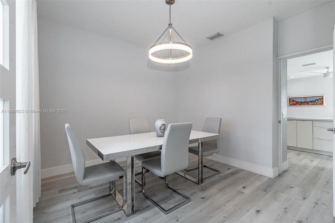 最近租的: $5,300 (4 贝兹, 2 浴室, 2133 平方英尺)