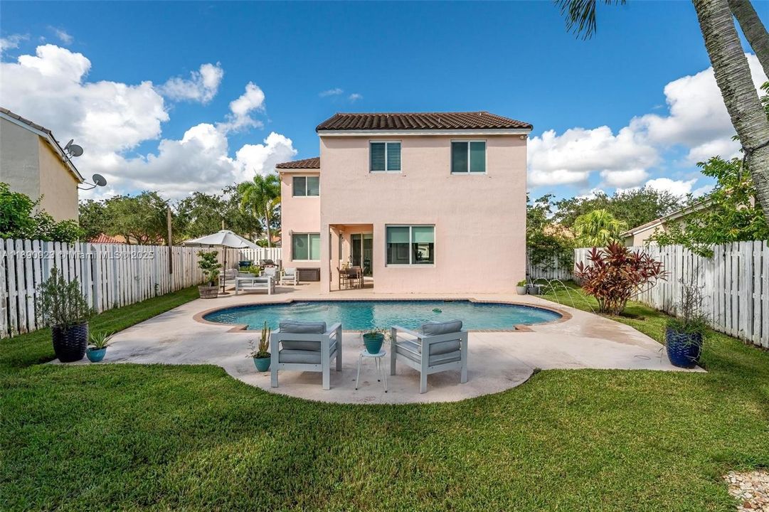 最近租的: $5,300 (4 贝兹, 2 浴室, 2133 平方英尺)