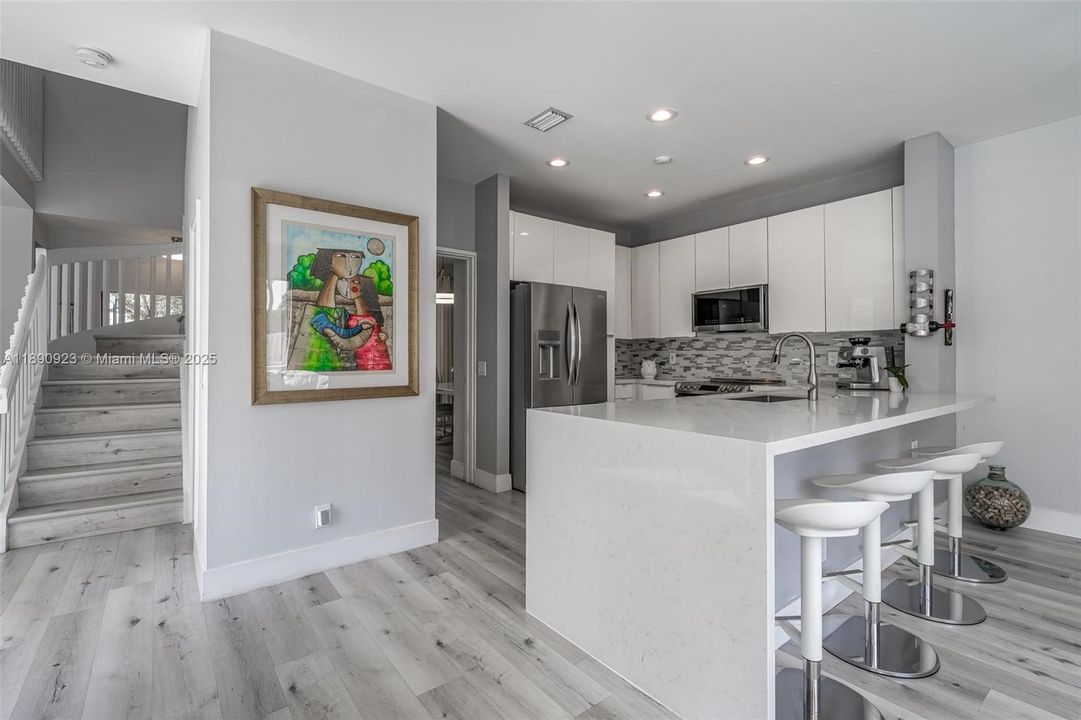 最近租的: $5,300 (4 贝兹, 2 浴室, 2133 平方英尺)