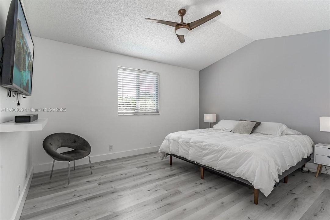 最近租的: $5,300 (4 贝兹, 2 浴室, 2133 平方英尺)