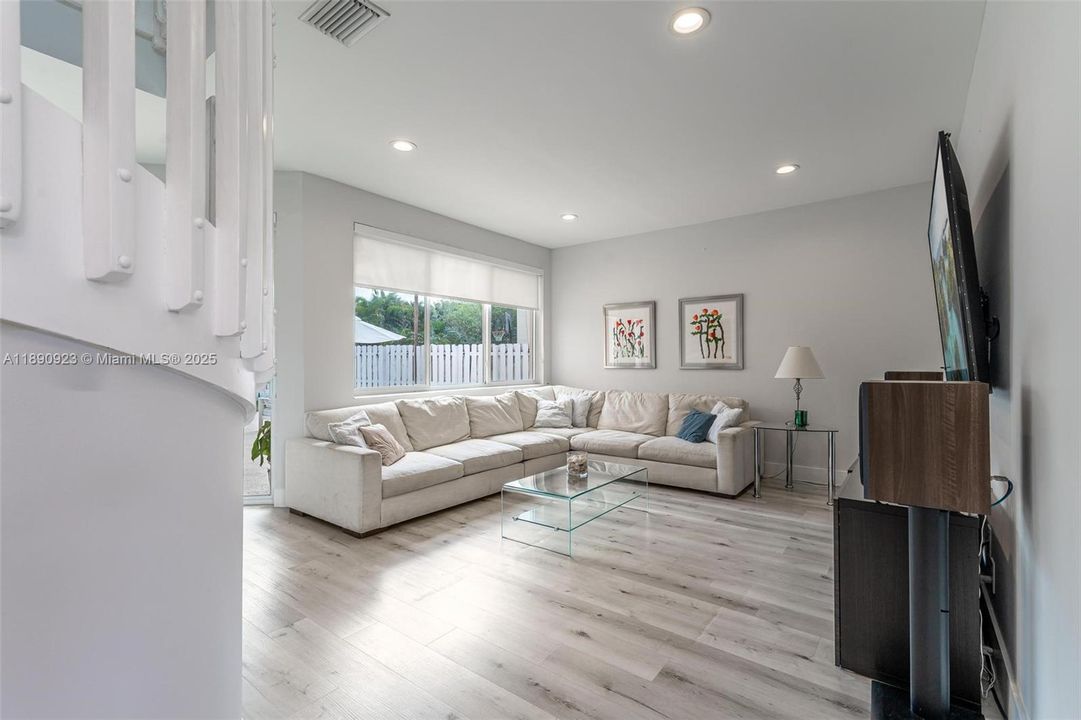 最近租的: $5,300 (4 贝兹, 2 浴室, 2133 平方英尺)