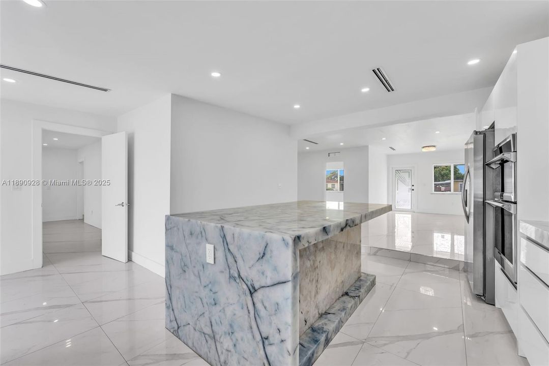 На продажу: $745,999 (4 спален, 3 ванн, 1483 Квадратных фут)