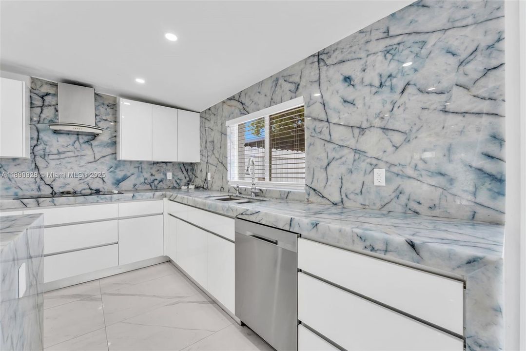 На продажу: $745,999 (4 спален, 3 ванн, 1483 Квадратных фут)