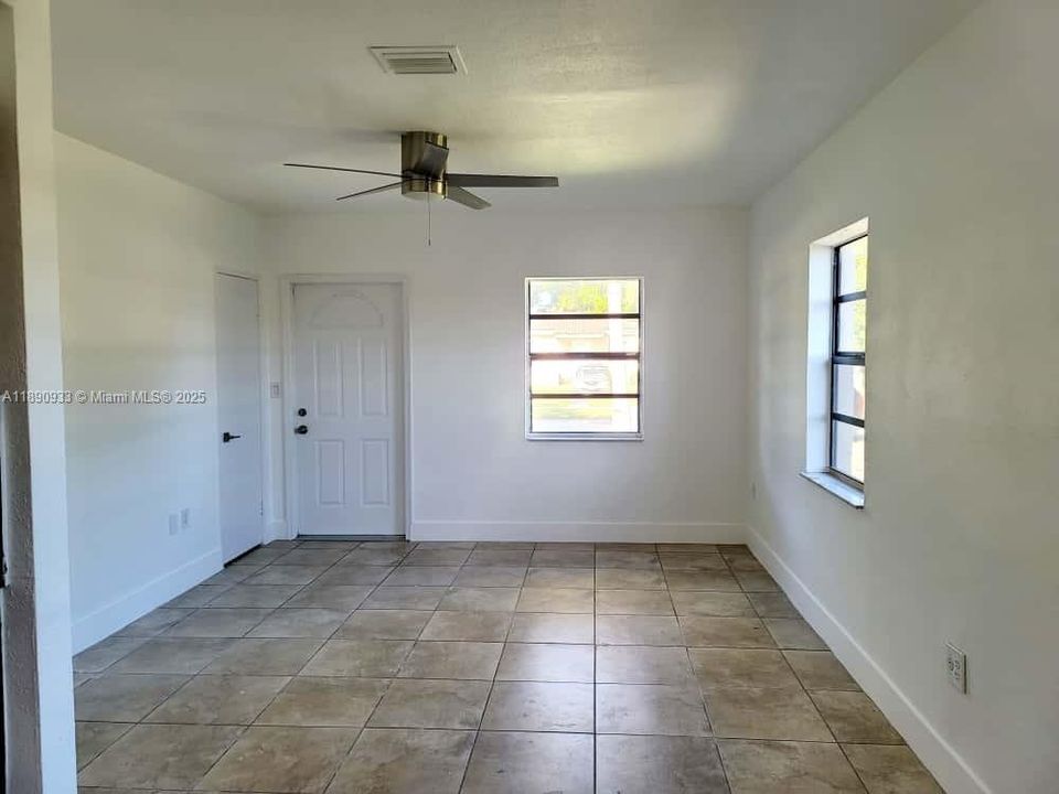 Недавно арендовано: $2,550 (3 спален, 1 ванн, 1300 Квадратных фут)