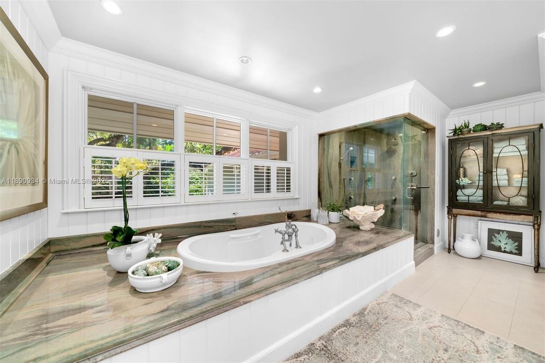 На продажу: $9,399,000 (6 спален, 5 ванн, 8765 Квадратных фут)