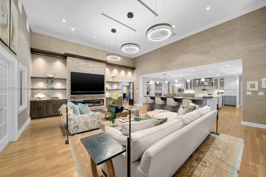 На продажу: $9,399,000 (6 спален, 5 ванн, 8765 Квадратных фут)