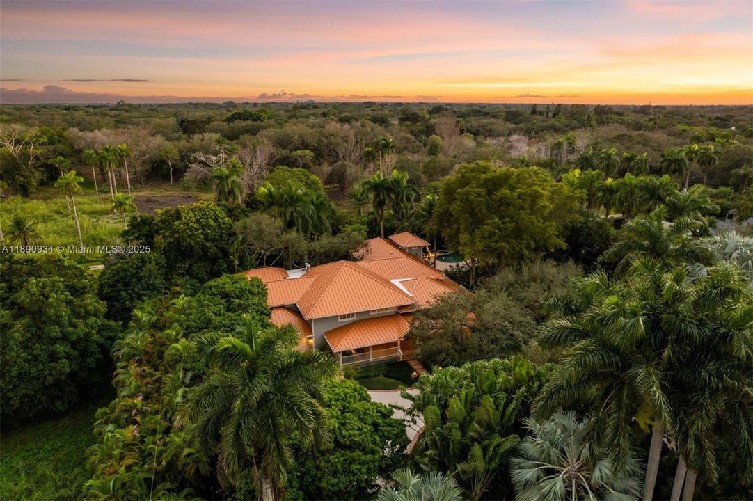 На продажу: $9,399,000 (6 спален, 5 ванн, 8765 Квадратных фут)