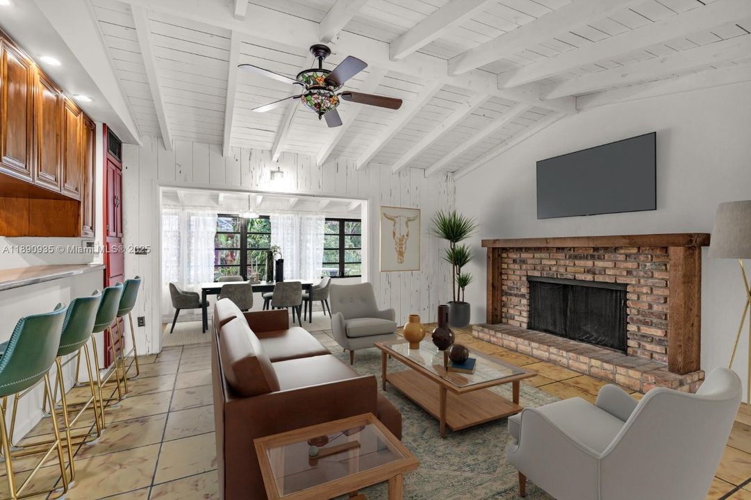 Под контрактом: $2,250,000 (4 спален, 3 ванн, 1965 Квадратных фут)