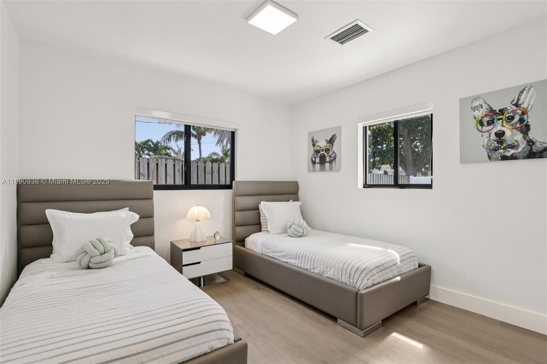 En Venta: $1,245,000 (4 camas, 3 baños, 1932 Pies cuadrados)