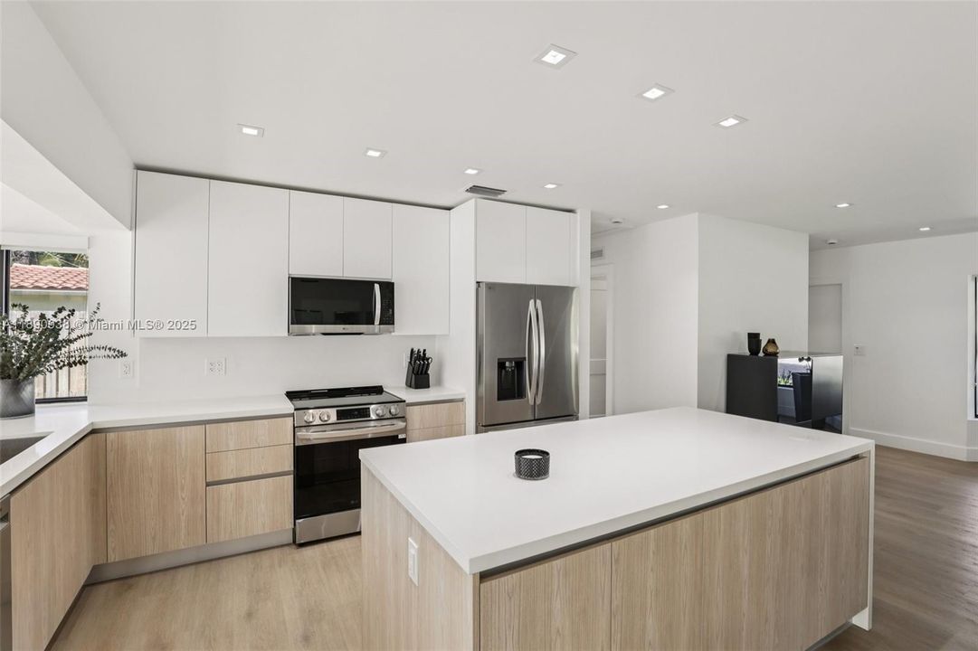 En Venta: $1,245,000 (4 camas, 3 baños, 1932 Pies cuadrados)