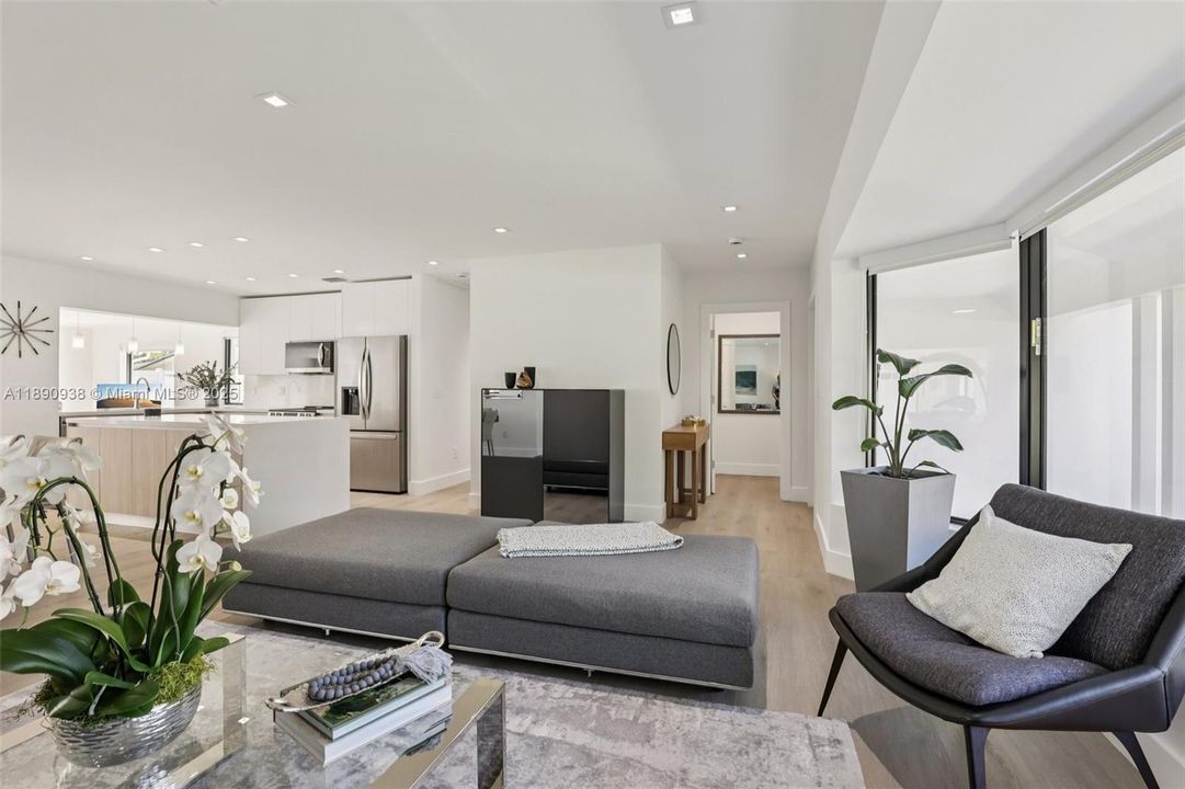 En Venta: $1,245,000 (4 camas, 3 baños, 1932 Pies cuadrados)