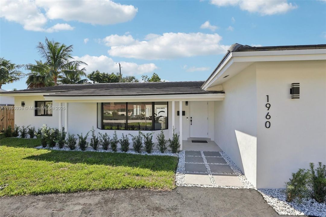 En Venta: $1,245,000 (4 camas, 3 baños, 1932 Pies cuadrados)