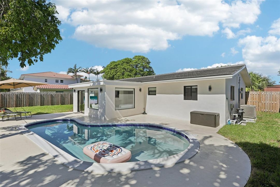 En Venta: $1,245,000 (4 camas, 3 baños, 1932 Pies cuadrados)