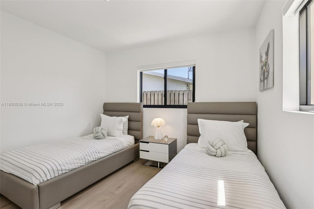 En Venta: $1,245,000 (4 camas, 3 baños, 1932 Pies cuadrados)