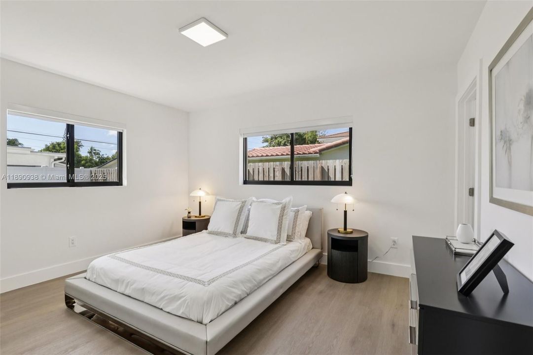 En Venta: $1,245,000 (4 camas, 3 baños, 1932 Pies cuadrados)