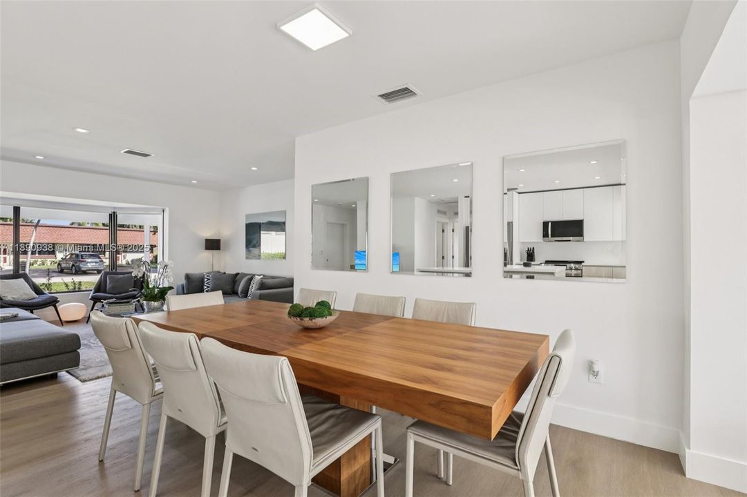 En Venta: $1,245,000 (4 camas, 3 baños, 1932 Pies cuadrados)