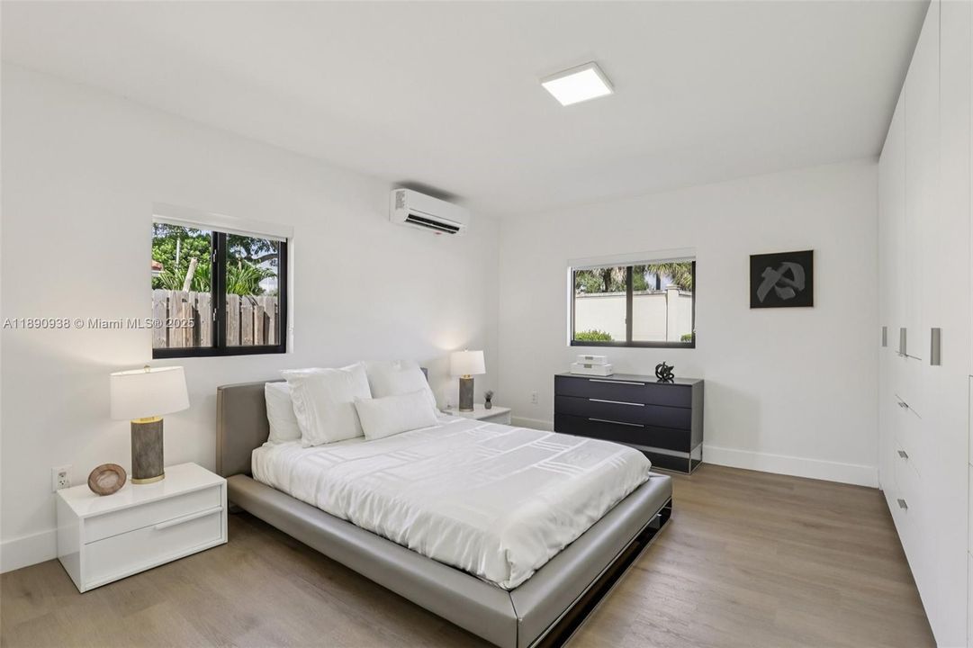 En Venta: $1,245,000 (4 camas, 3 baños, 1932 Pies cuadrados)