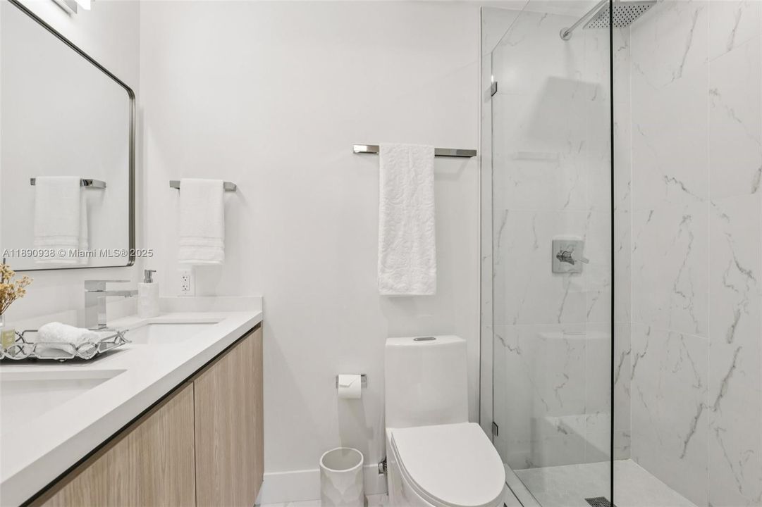 En Venta: $1,245,000 (4 camas, 3 baños, 1932 Pies cuadrados)