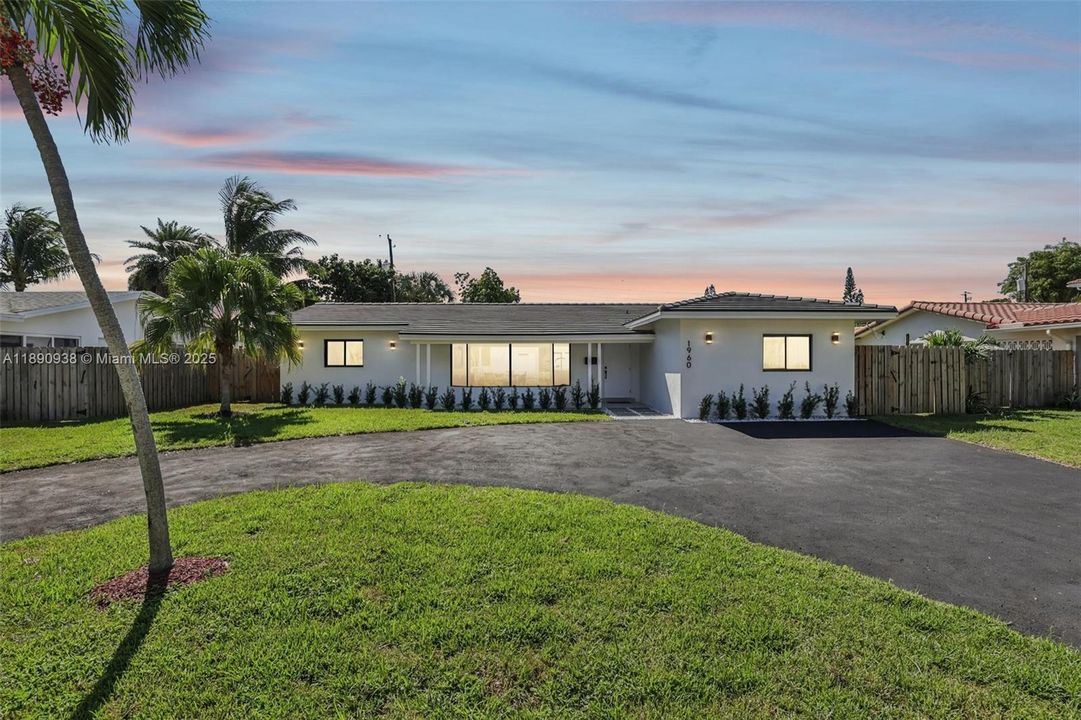 En Venta: $1,245,000 (4 camas, 3 baños, 1932 Pies cuadrados)