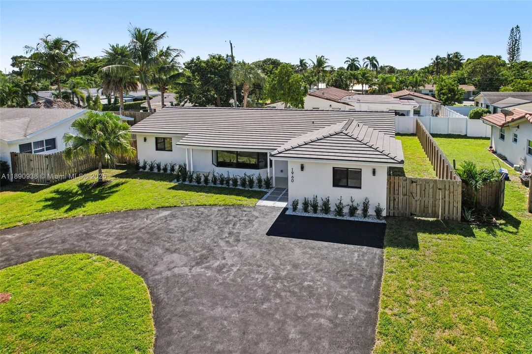 En Venta: $1,245,000 (4 camas, 3 baños, 1932 Pies cuadrados)