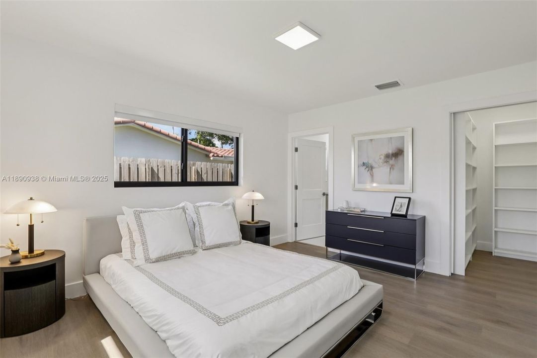 En Venta: $1,245,000 (4 camas, 3 baños, 1932 Pies cuadrados)