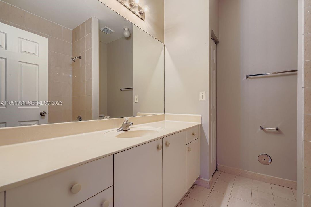 En Venta: $232,000 (3 camas, 2 baños, 1201 Pies cuadrados)