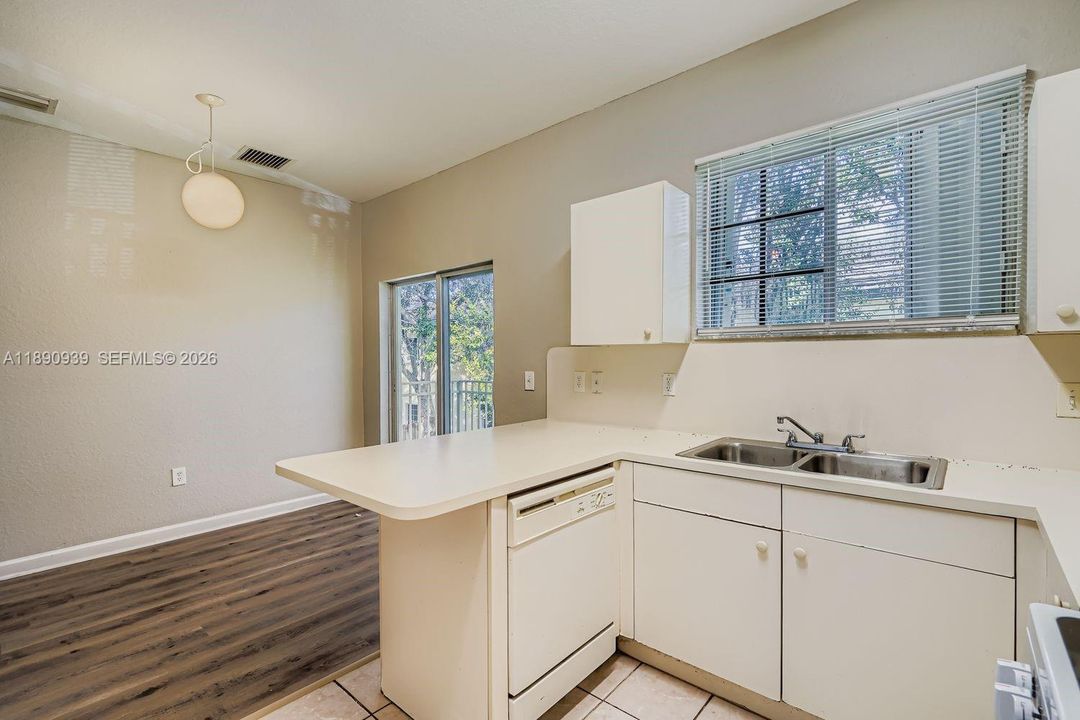 En Venta: $232,000 (3 camas, 2 baños, 1201 Pies cuadrados)