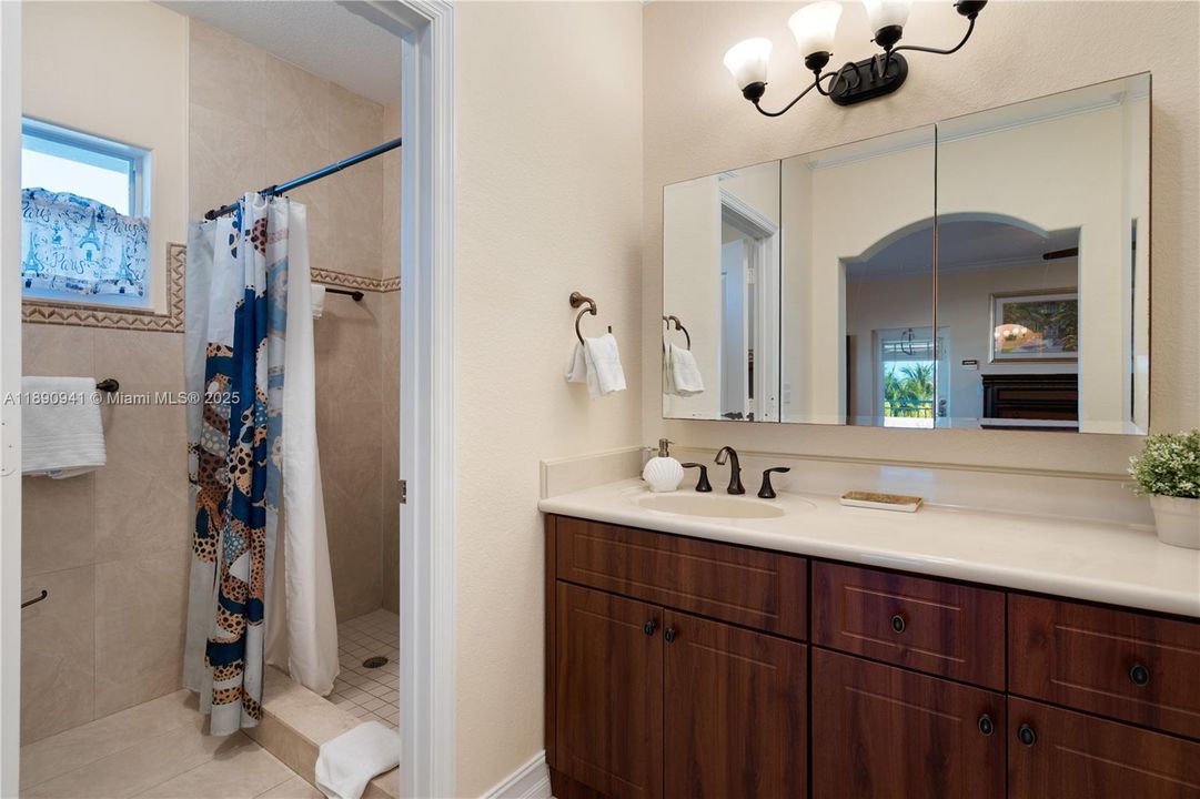 For Sale: $4,900,000 (5 beds, 5 baths, 3499 Square Feet)