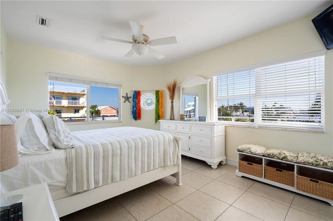 For Sale: $4,900,000 (5 beds, 5 baths, 3499 Square Feet)