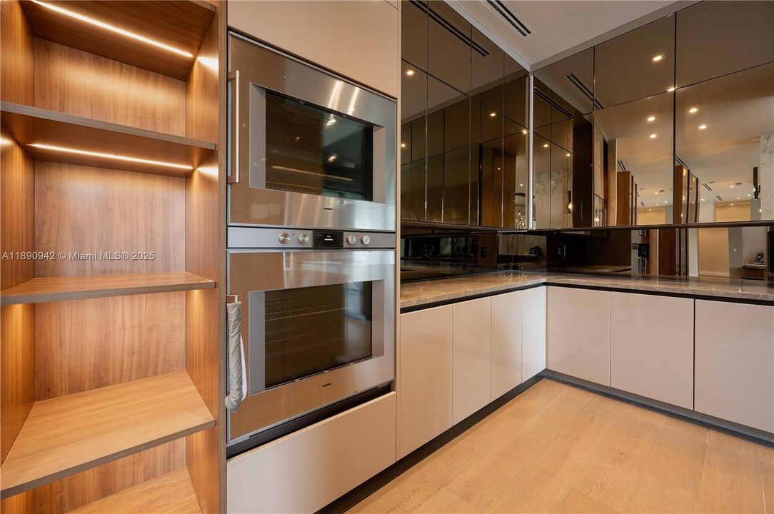 出租: $45,000 (6 贝兹, 6 浴室, 6353 平方英尺)