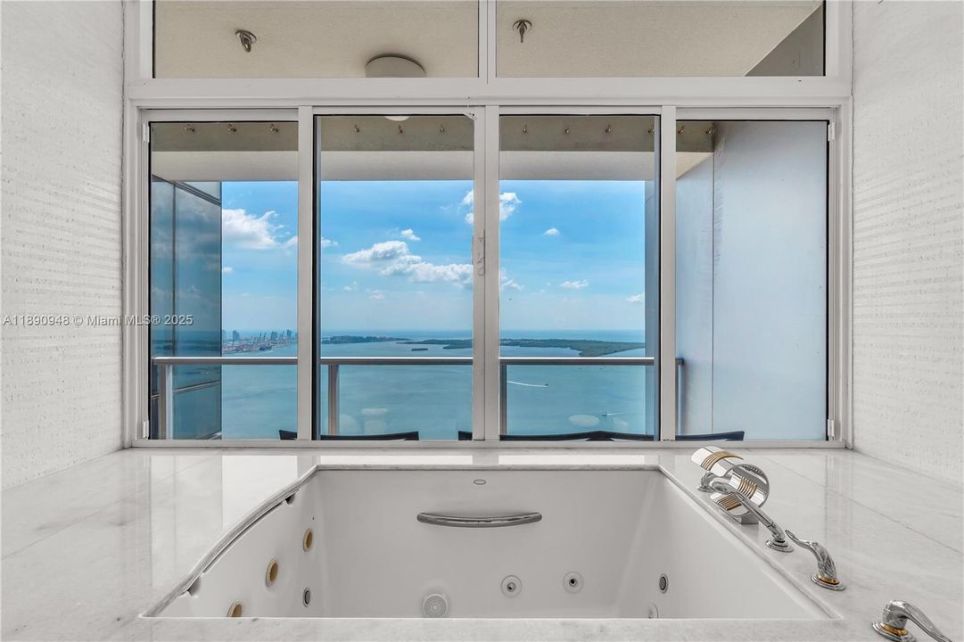 Vendido Recientemente: $11,950,000 (4 camas, 7 baños, 8185 Pies cuadrados)