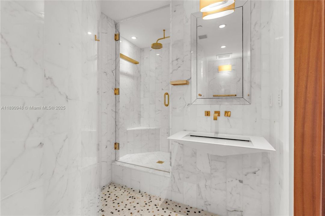 Vendido Recientemente: $11,950,000 (4 camas, 7 baños, 8185 Pies cuadrados)