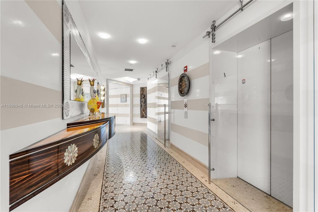 Vendido Recientemente: $11,950,000 (4 camas, 7 baños, 8185 Pies cuadrados)