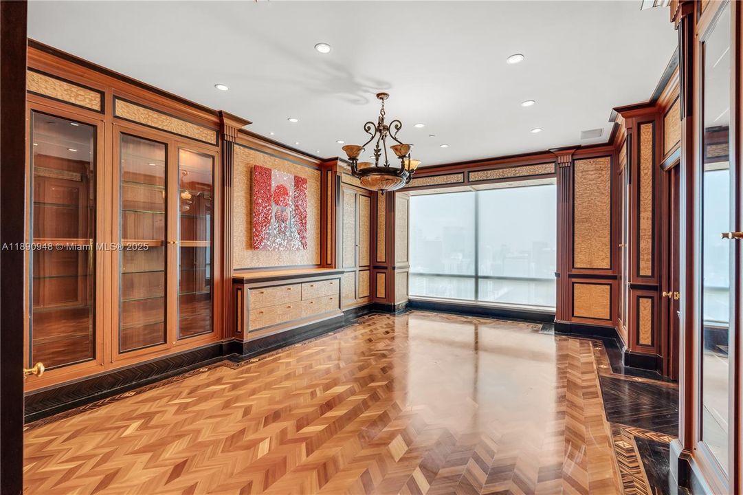 Vendido Recientemente: $11,950,000 (4 camas, 7 baños, 8185 Pies cuadrados)