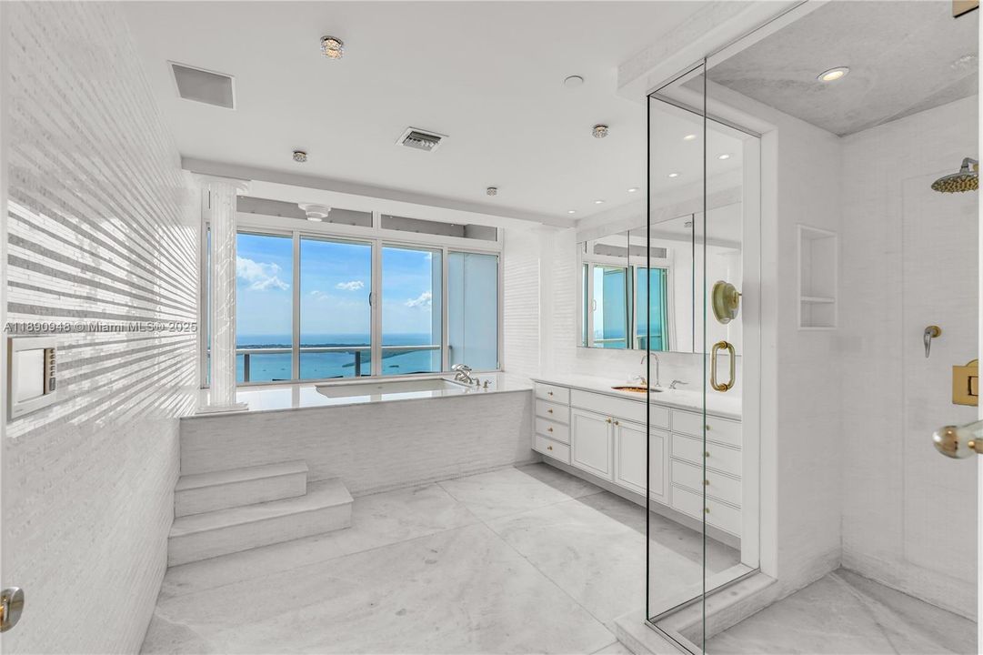 Vendido Recientemente: $11,950,000 (4 camas, 7 baños, 8185 Pies cuadrados)