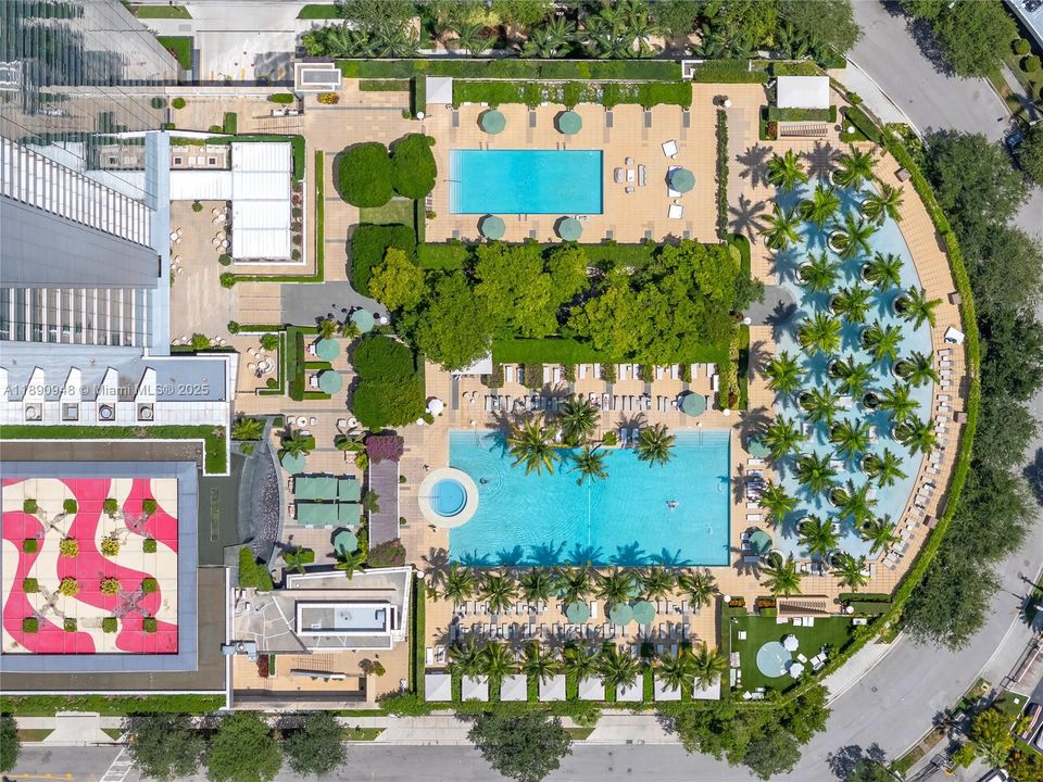 Vendido Recientemente: $11,950,000 (4 camas, 7 baños, 8185 Pies cuadrados)