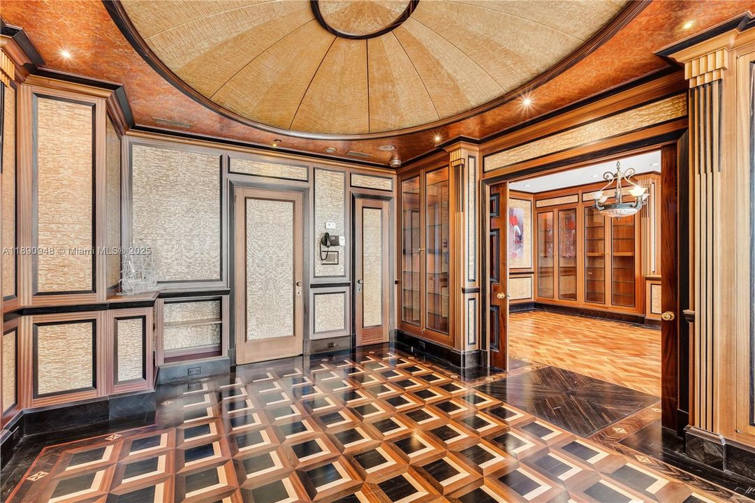 Vendido Recientemente: $11,950,000 (4 camas, 7 baños, 8185 Pies cuadrados)