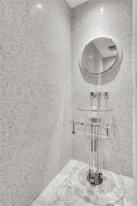 Vendido Recientemente: $11,950,000 (4 camas, 7 baños, 8185 Pies cuadrados)