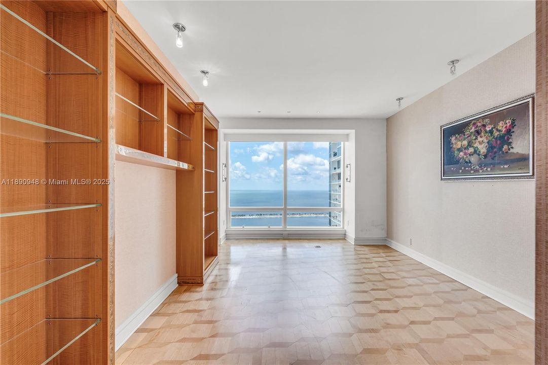 Vendido Recientemente: $11,950,000 (4 camas, 7 baños, 8185 Pies cuadrados)