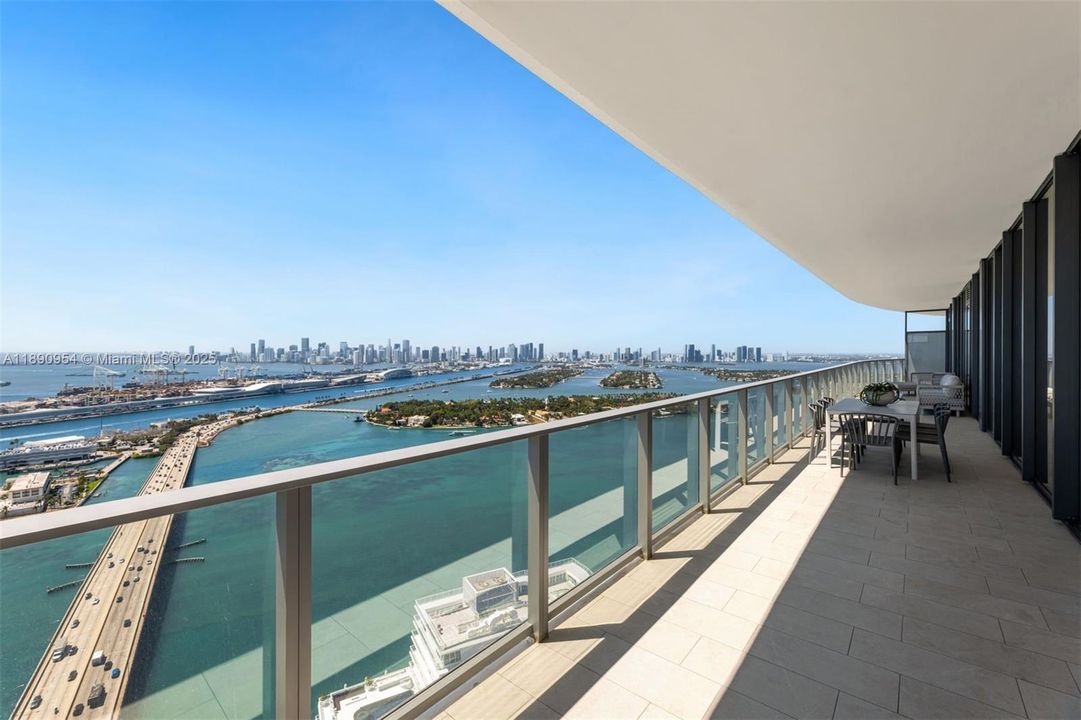 На продажу: $7,299,000 (3 спален, 3 ванн, 2930 Квадратных фут)