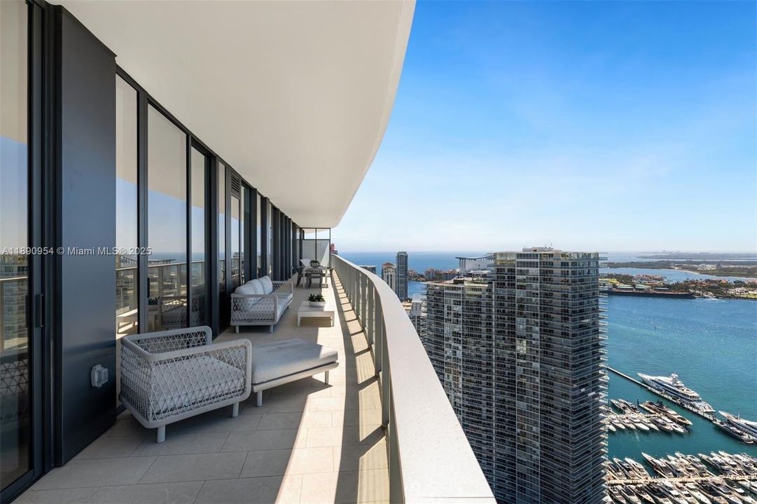 На продажу: $7,299,000 (3 спален, 3 ванн, 2930 Квадратных фут)