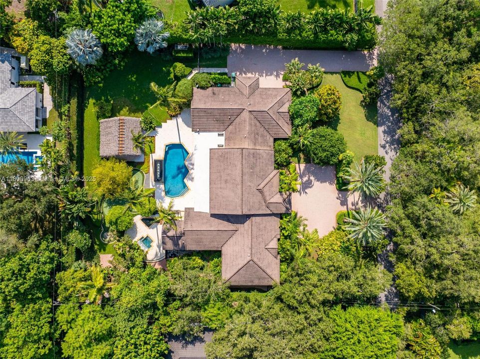 Activo con contrato: $4,995,000 (6 camas, 6 baños, 6116 Pies cuadrados)