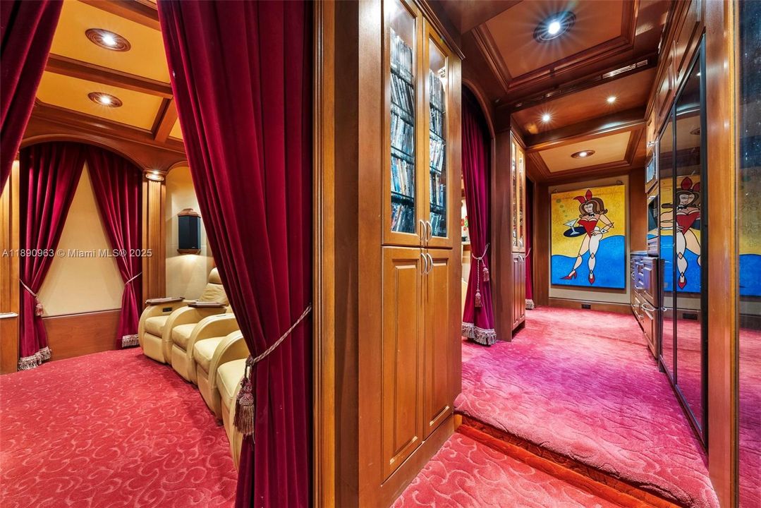 Activo con contrato: $4,995,000 (6 camas, 6 baños, 6116 Pies cuadrados)