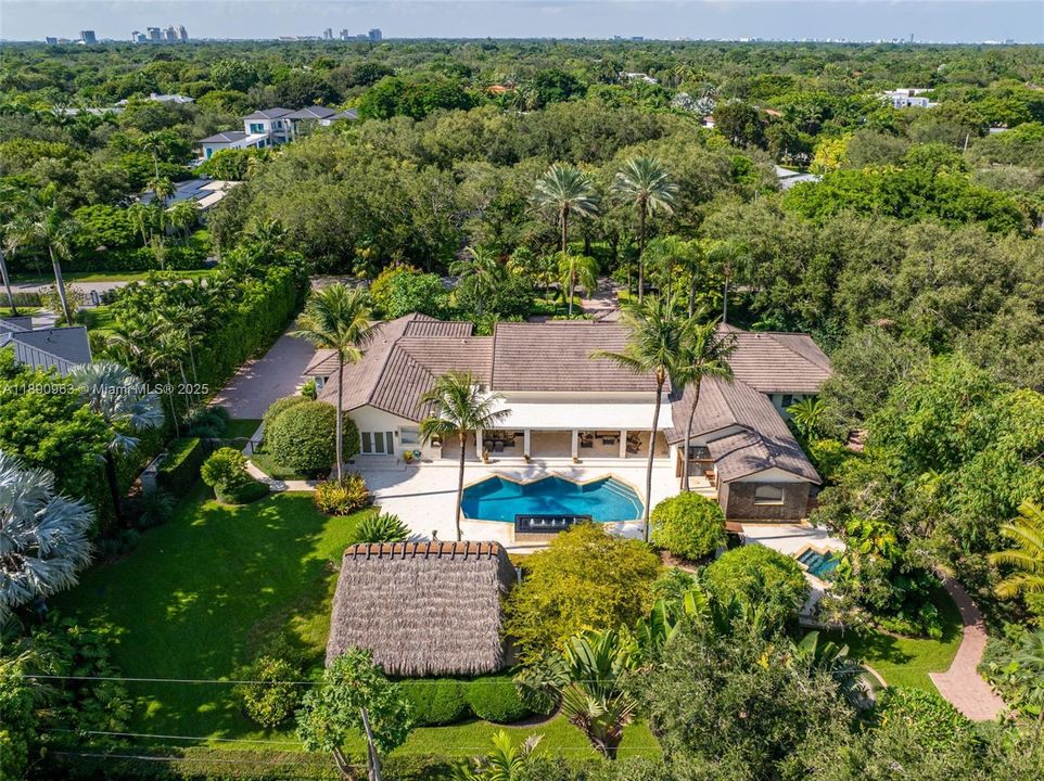 Activo con contrato: $4,995,000 (6 camas, 6 baños, 6116 Pies cuadrados)