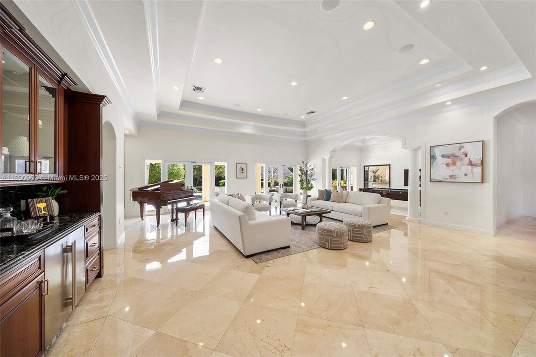 Activo con contrato: $4,995,000 (6 camas, 6 baños, 6116 Pies cuadrados)