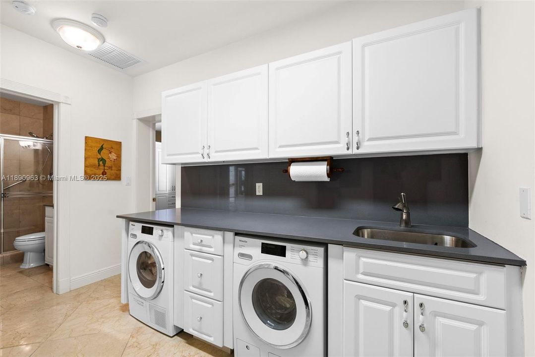 Activo con contrato: $4,995,000 (6 camas, 6 baños, 6116 Pies cuadrados)